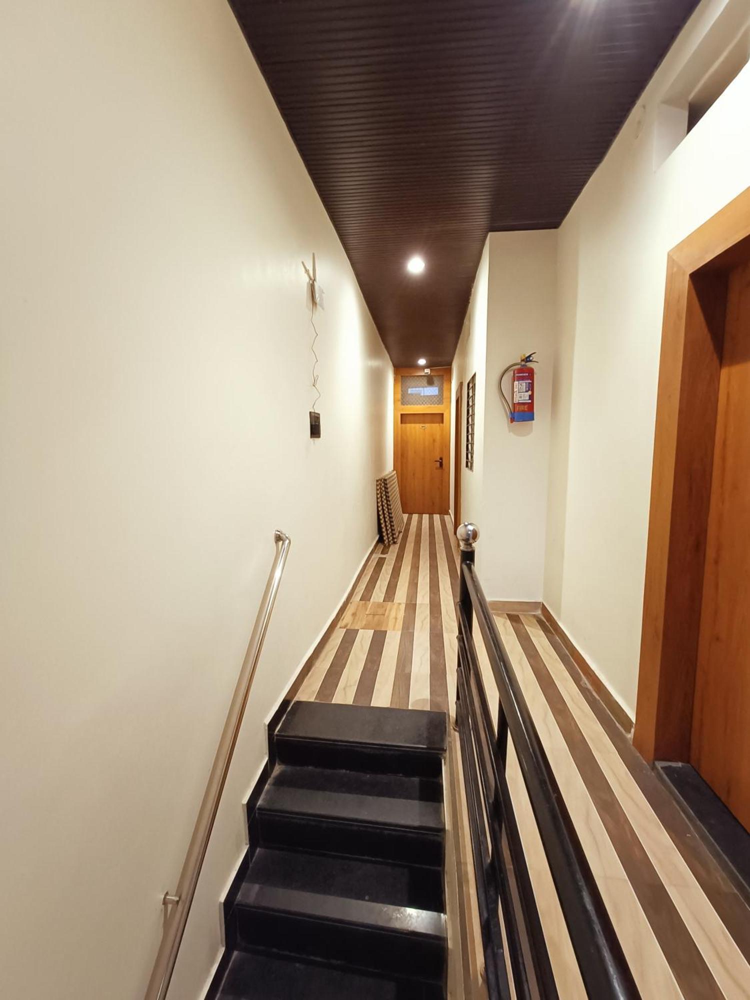Hotel Shreem Удджайн Екстер'єр фото