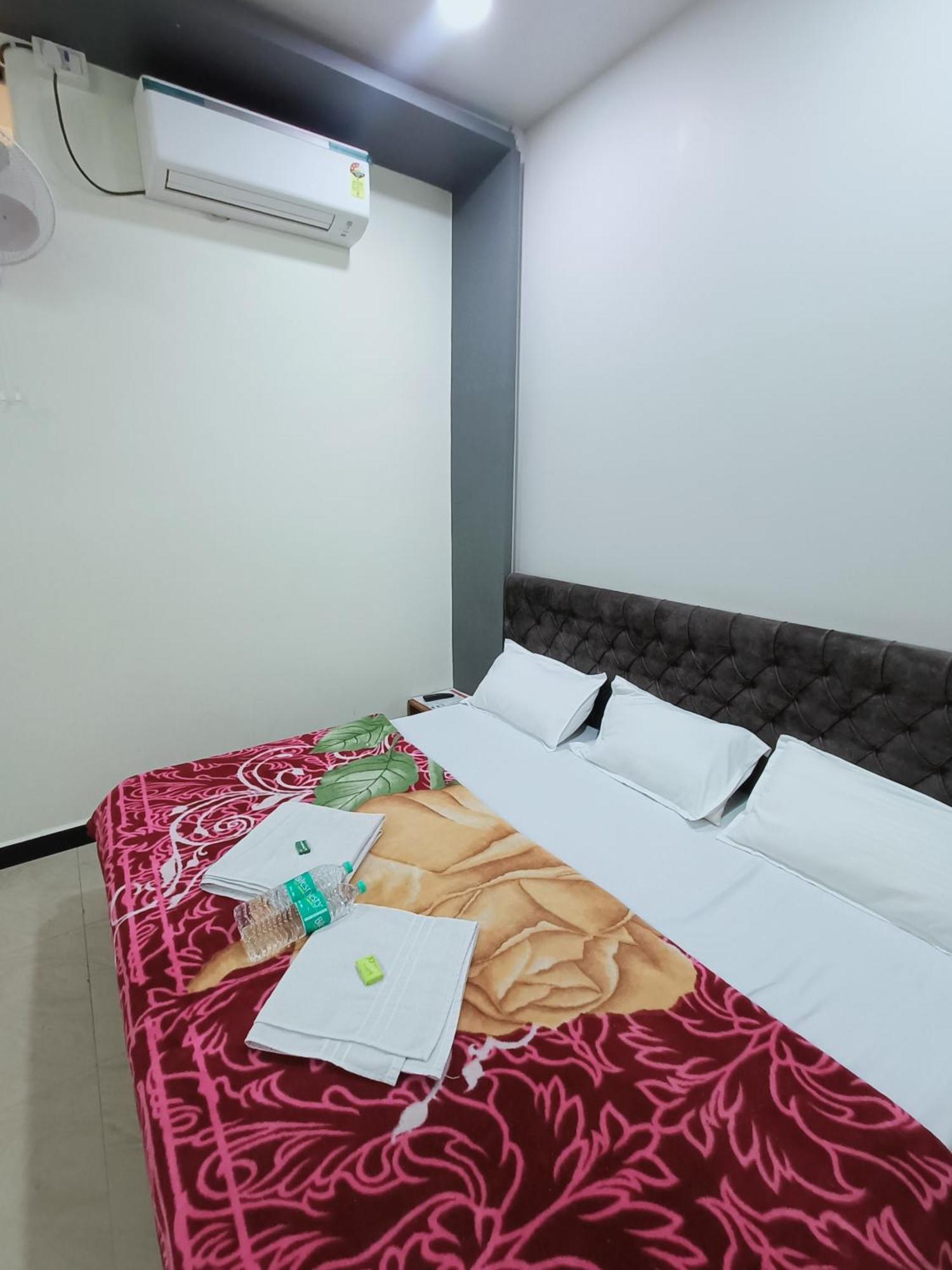 Hotel Shreem Удджайн Екстер'єр фото